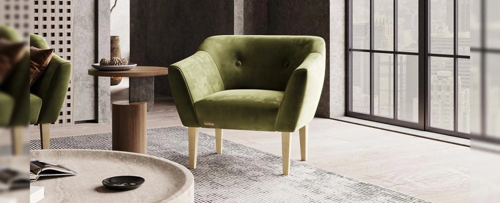 New York sofa lova su išskleista miegamąja dalimi ir plačiu gulimu paviršiumi.