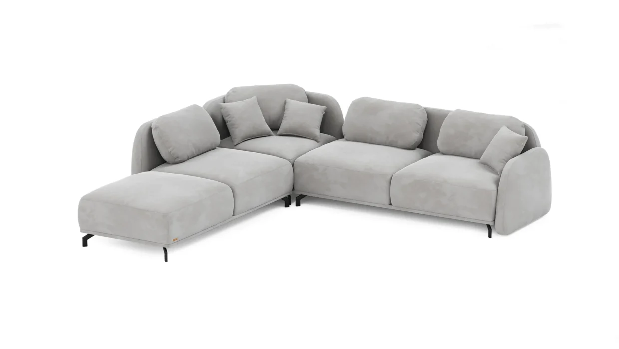 Nancy kampinė sofa su tekstiliniu apmušalu ir minkštomis atraminėmis pagalvėmis.